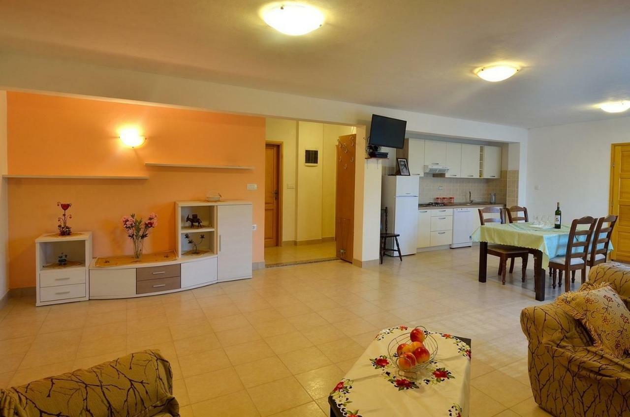 Apartment Nada With Private Pool Buzet Bagian luar foto